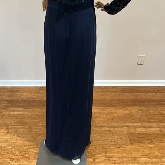 LAUREN, Ralph Lauren Royal blue lace detail elegant gown in size 4. - Picture 6 of 8